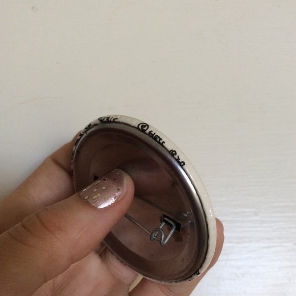 Vintage 1970 Divinely Protected Rainbow Button - Picture 4 of 6